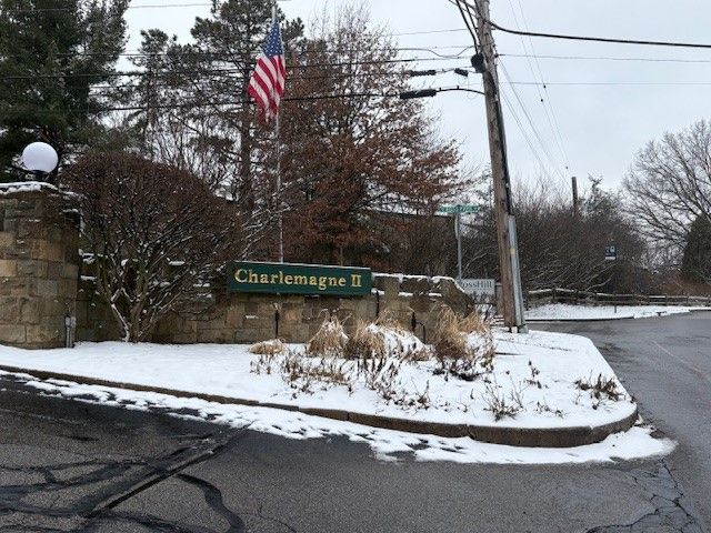 3302 Charlemagne Cir, Ross Twp, PA 15237