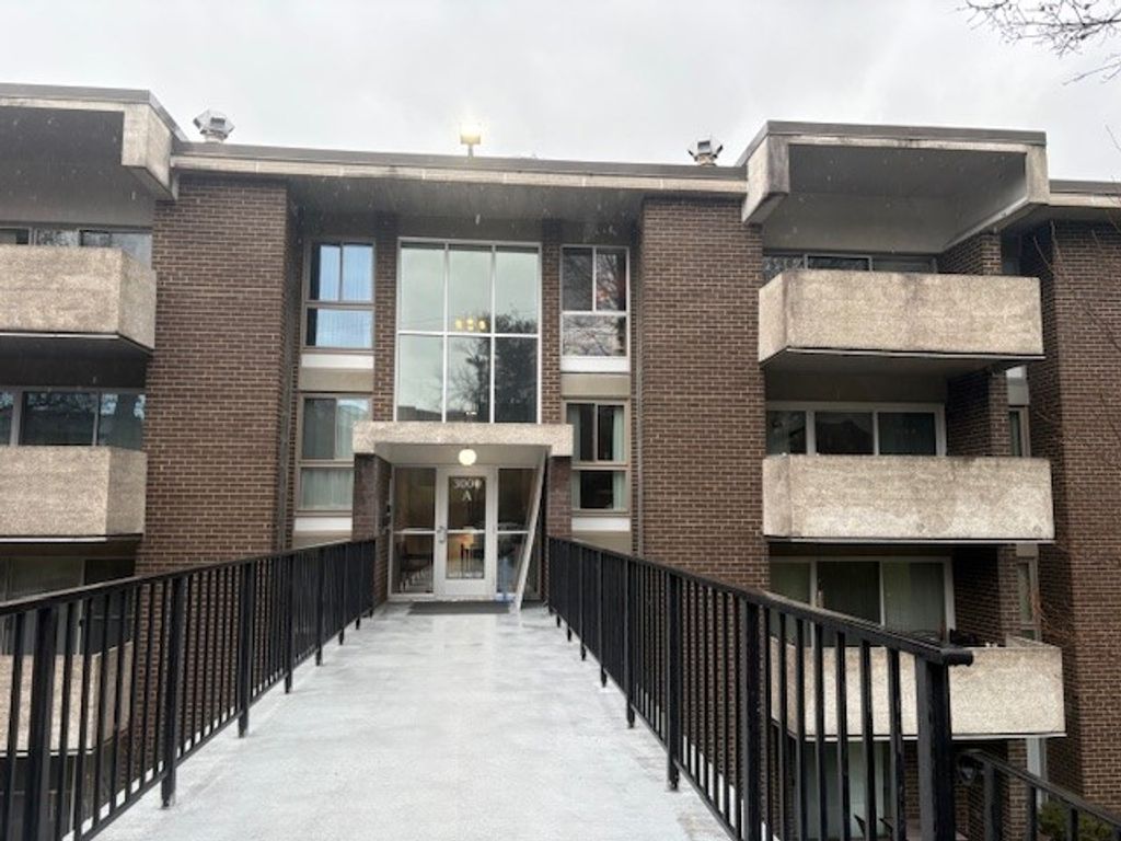 3302 Charlemagne Cir, Ross Twp, PA 15237