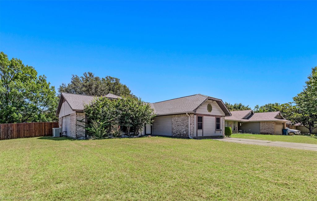 214 Mapleridge Drive, Rockwall, TX 75032