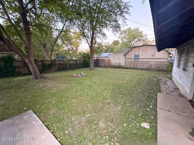 1716 Marlowe Dr, Clarksville, IN 47129