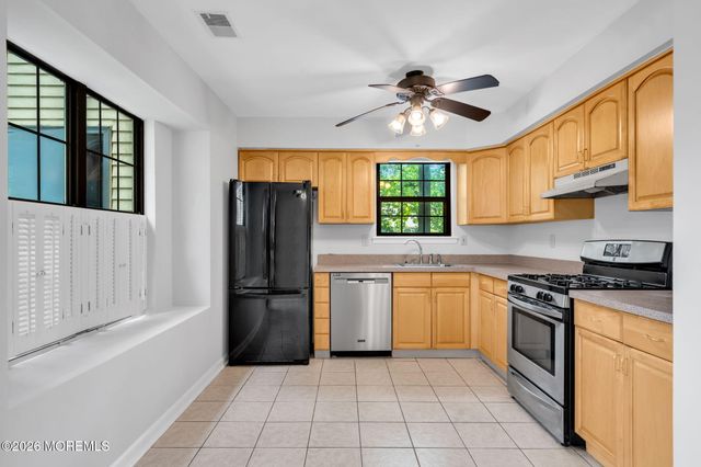 242 Perth Hill Court, Aberdeen, NJ 07747