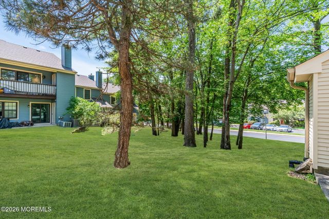 242 Perth Hill Court, Aberdeen, NJ 07747
