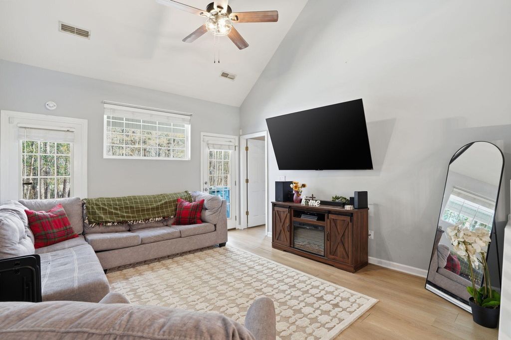 Image 12 of property listing at 8741 Grassy Oak Trail, North Charleston, SC 29420