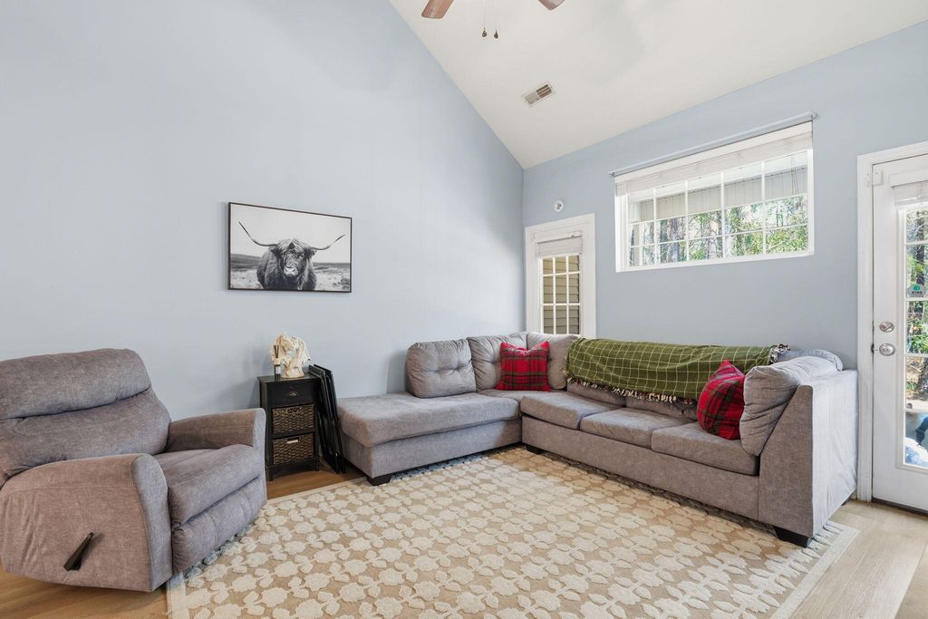 Image 13 of property listing at 8741 Grassy Oak Trail, North Charleston, SC 29420