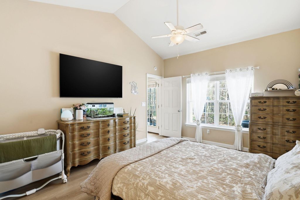 Image 17 of property listing at 8741 Grassy Oak Trail, North Charleston, SC 29420