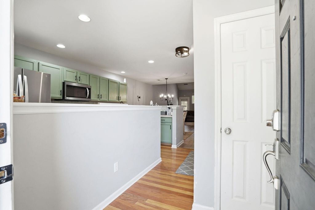 Image 4 of property listing at 8741 Grassy Oak Trail, North Charleston, SC 29420