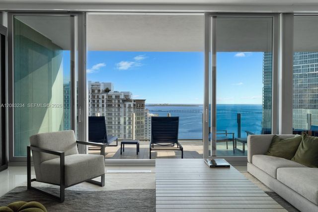 300 Biscayne Blvd Way 3302, Miami, FL 33131