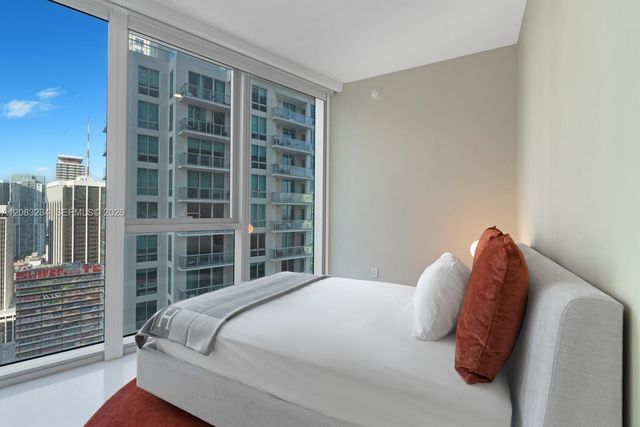 300 Biscayne Blvd Way 3302, Miami, FL 33131