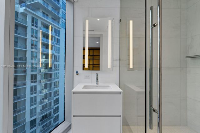 300 Biscayne Blvd Way 3302, Miami, FL 33131