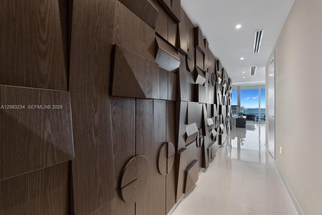 300 Biscayne Blvd Way 3302, Miami, FL 33131