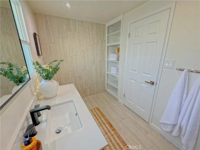 220 S Reese Place, Burbank, CA 91506
