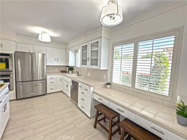 220 S Reese Place, Burbank, CA 91506