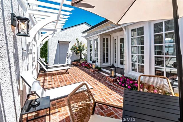 220 S Reese Place, Burbank, CA 91506