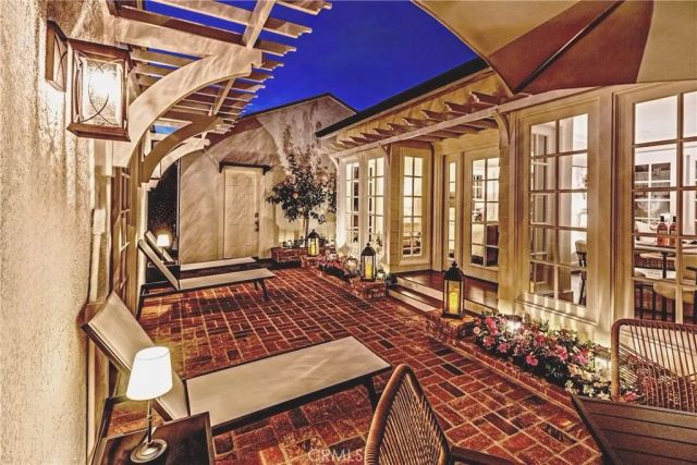 220 S Reese Place, Burbank, CA 91506