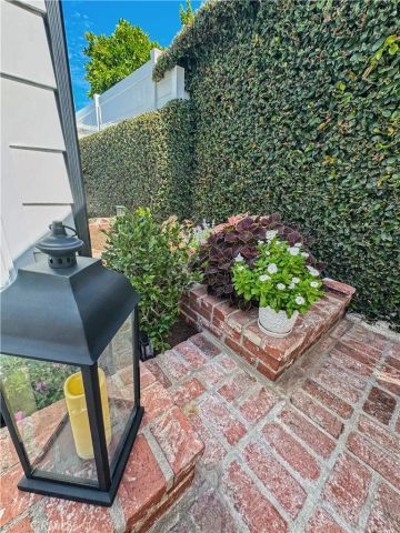 220 S Reese Place, Burbank, CA 91506
