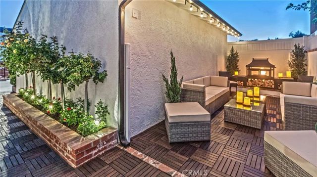 220 S Reese Place, Burbank, CA 91506