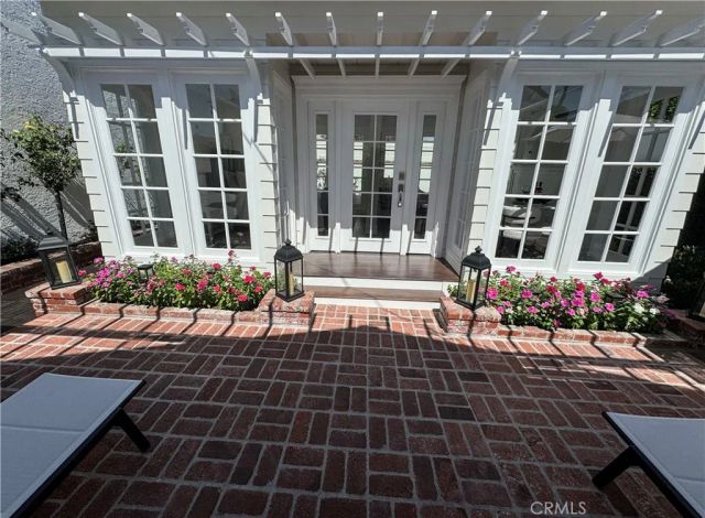 220 S Reese Place, Burbank, CA 91506