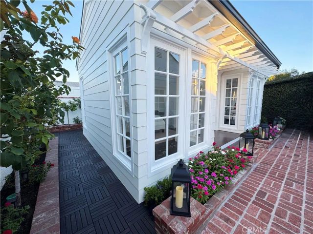 220 S Reese Place, Burbank, CA 91506