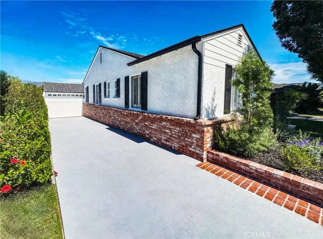 220 S Reese Place, Burbank, CA 91506