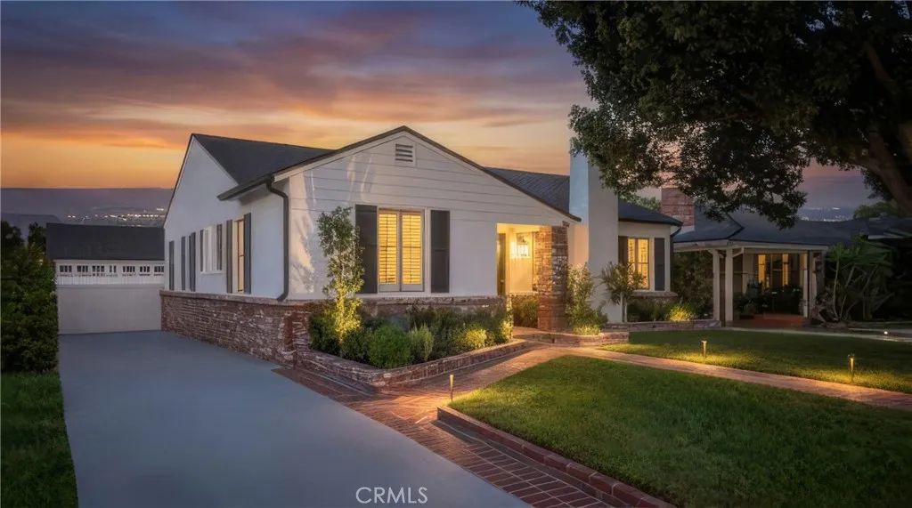 220 S Reese Place, Burbank, CA 91506