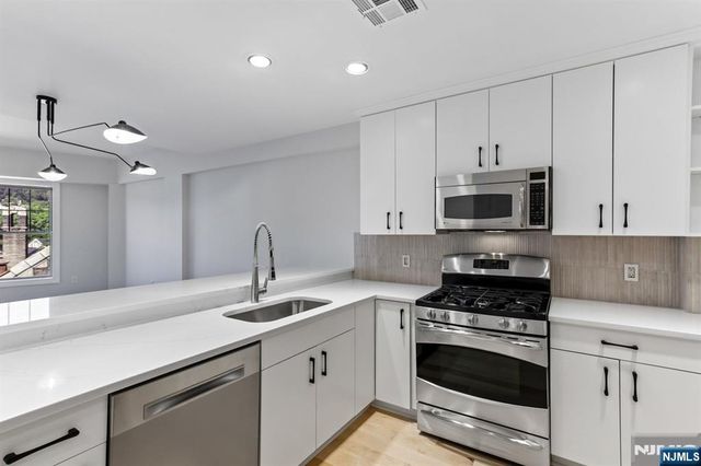 48 Park Street 517, Montclair, NJ 07042