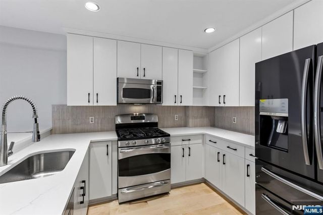 48 Park Street 517, Montclair, NJ 07042