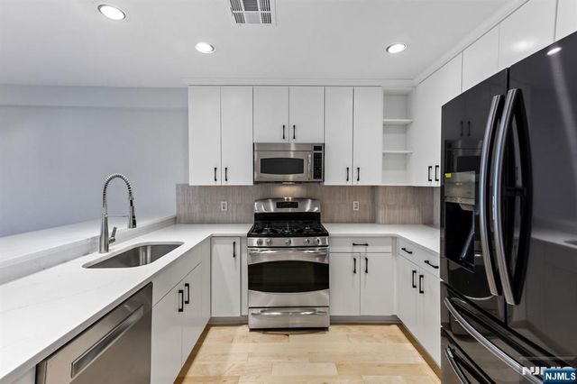 48 Park Street 517, Montclair, NJ 07042