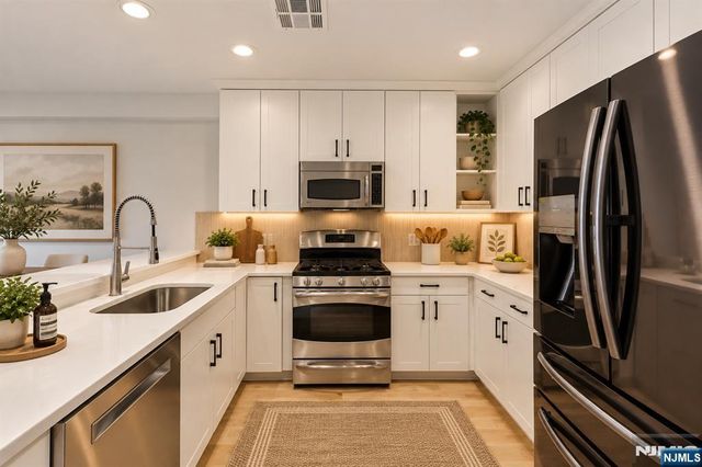 48 Park Street 517, Montclair, NJ 07042