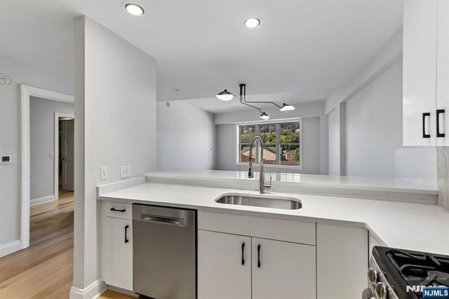 48 Park Street 517, Montclair, NJ 07042