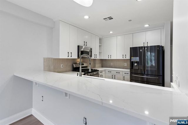 48 Park Street 517, Montclair, NJ 07042