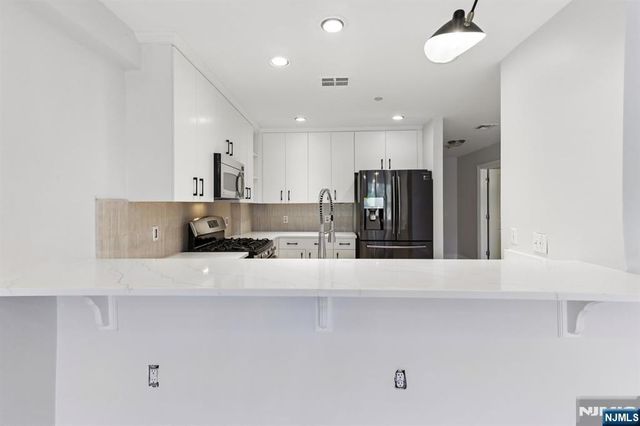 48 Park Street 517, Montclair, NJ 07042