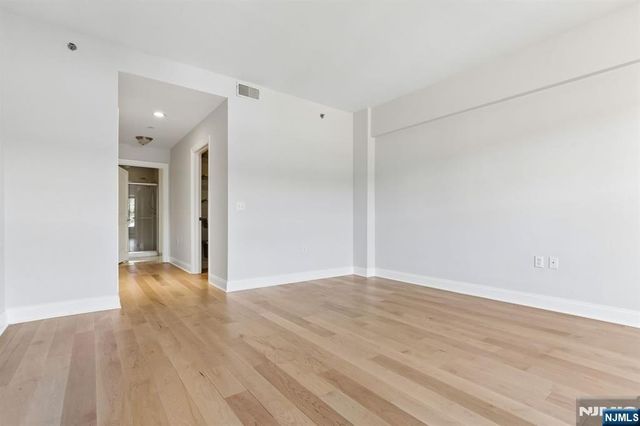 48 Park Street 517, Montclair, NJ 07042