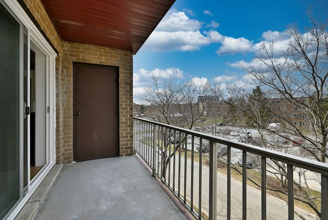 945 E Kenilworth Avenue 312, Palatine, IL 60074