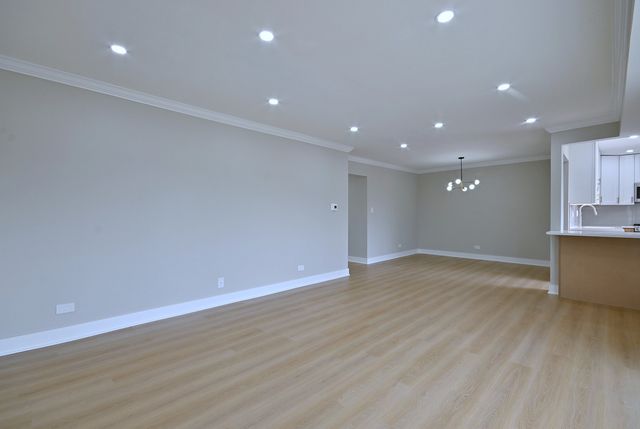 945 E Kenilworth Avenue 312, Palatine, IL 60074