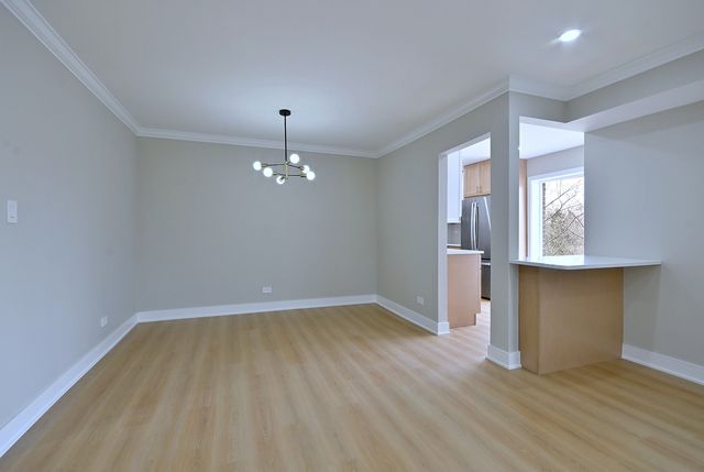 945 E Kenilworth Avenue 312, Palatine, IL 60074