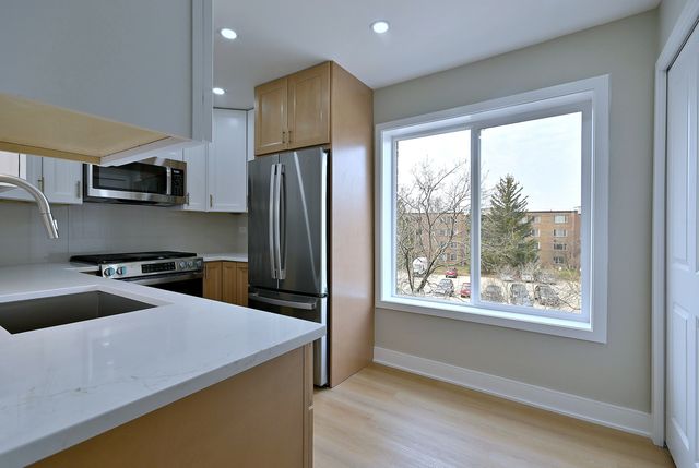 945 E Kenilworth Avenue 312, Palatine, IL 60074