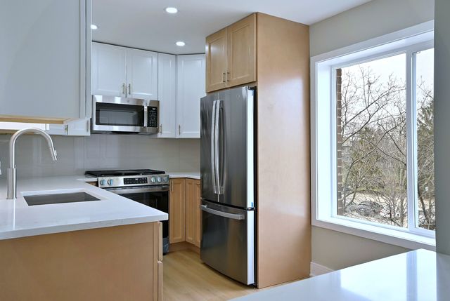 945 E Kenilworth Avenue 312, Palatine, IL 60074