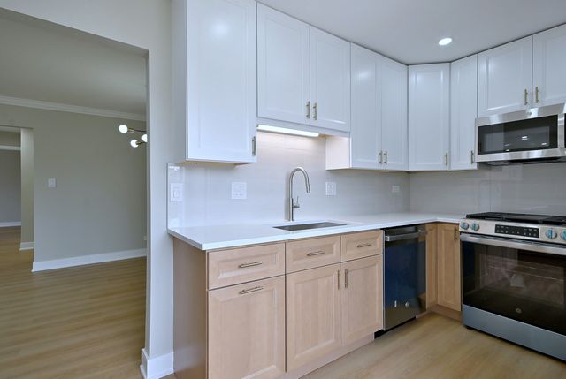 945 E Kenilworth Avenue 312, Palatine, IL 60074