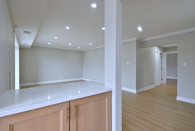 945 E Kenilworth Avenue 312, Palatine, IL 60074