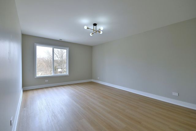 945 E Kenilworth Avenue 312, Palatine, IL 60074