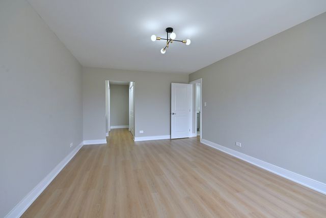 945 E Kenilworth Avenue 312, Palatine, IL 60074