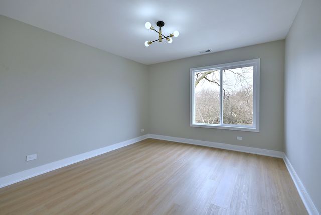 945 E Kenilworth Avenue 312, Palatine, IL 60074