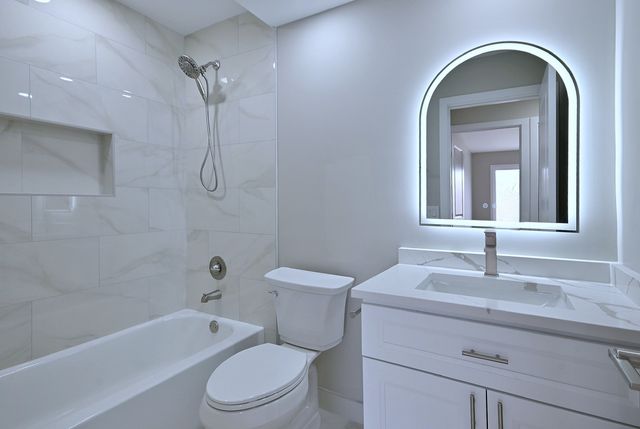 945 E Kenilworth Avenue 312, Palatine, IL 60074