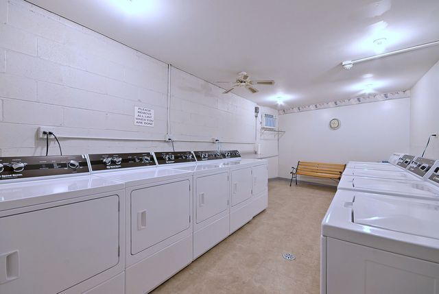 945 E Kenilworth Avenue 312, Palatine, IL 60074