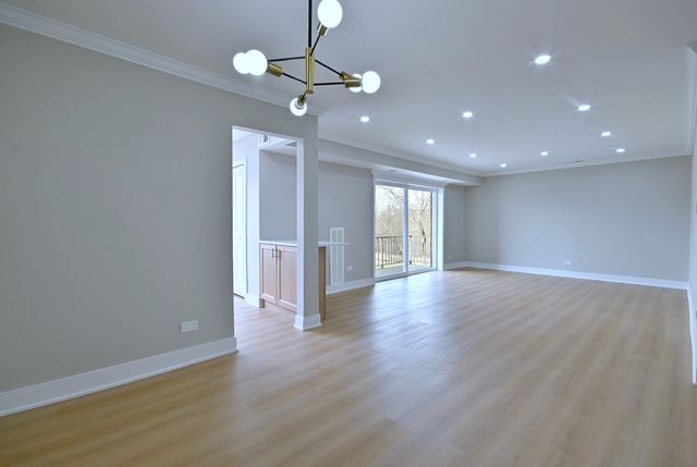 945 E Kenilworth Avenue 312, Palatine, IL 60074