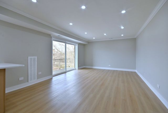 945 E Kenilworth Avenue 312, Palatine, IL 60074