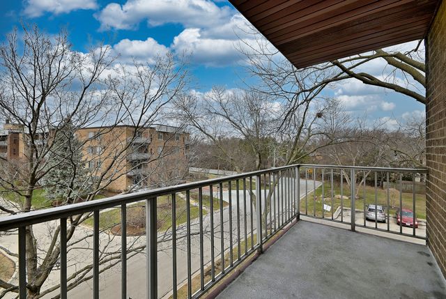 945 E Kenilworth Avenue 312, Palatine, IL 60074