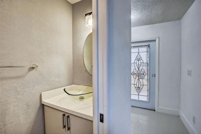 8201 SW 57th Street, Davie, FL 33328