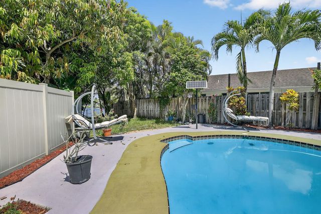 8201 SW 57th Street, Davie, FL 33328