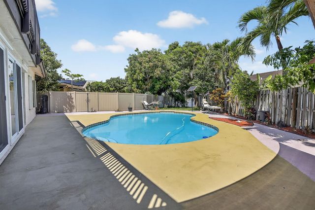 8201 SW 57th Street, Davie, FL 33328